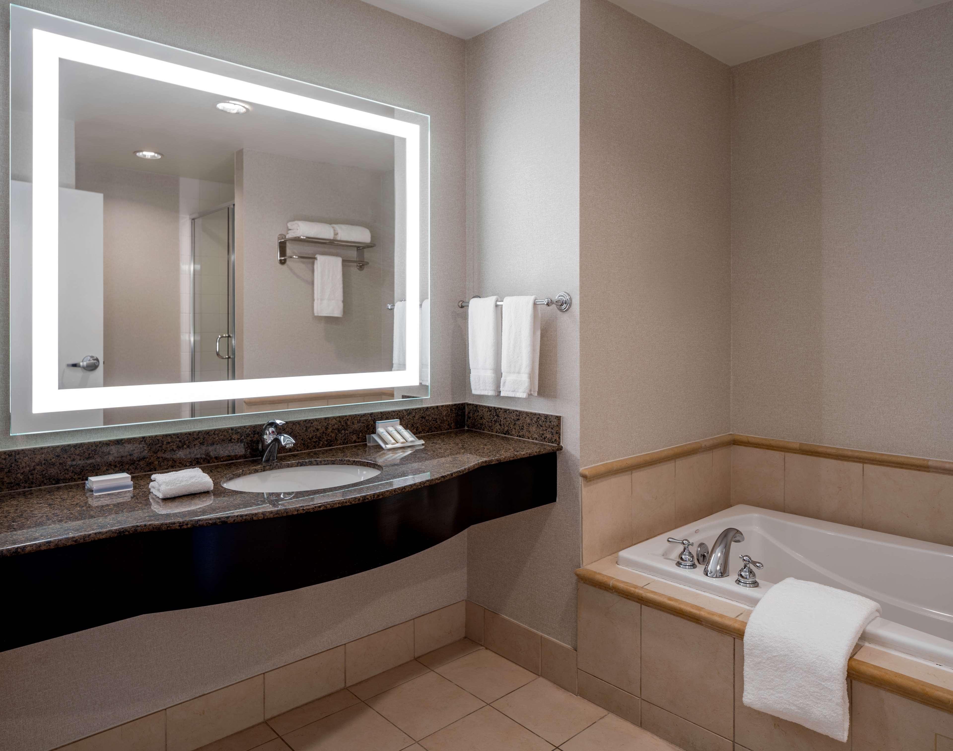 Hilton Garden Inn Jackson Downtown Ngoại thất bức ảnh